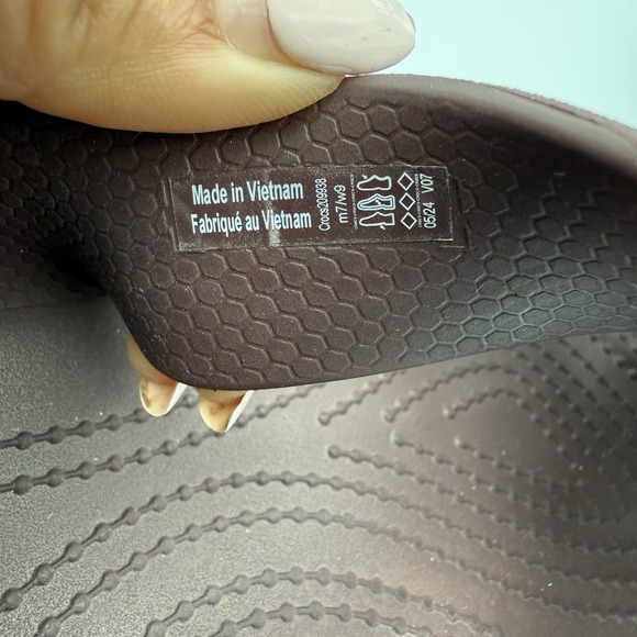 NEW WITH TAGS CROCS Stomp Fisherman Unisex Sandals In Mocha M7/W9 - Picture 5 of 7